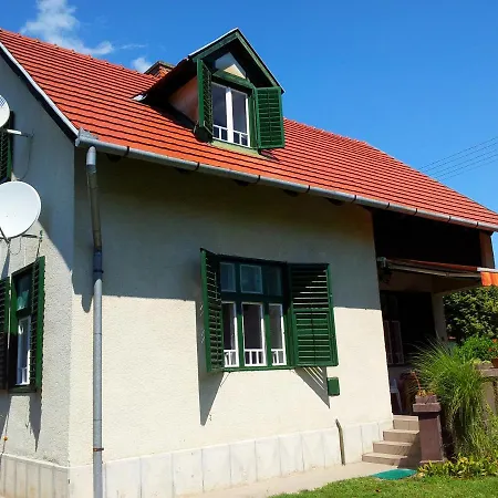 Macko Nyaralo Ferienhaus *