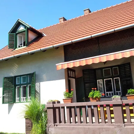 Macko Nyaralo Ferienhaus *