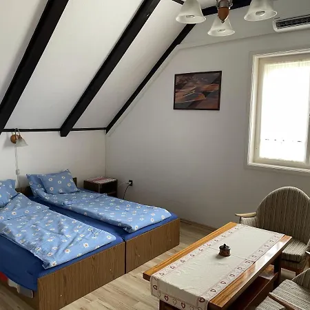 Macko Nyaralo Дом отдыха *